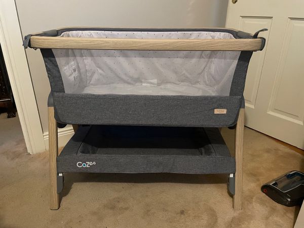 Tutti Bambini CoZee Lite Bedside Crib Dark Grey & Oak