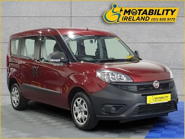 Fiat Doblo MPV, Petrol, 2017, Red