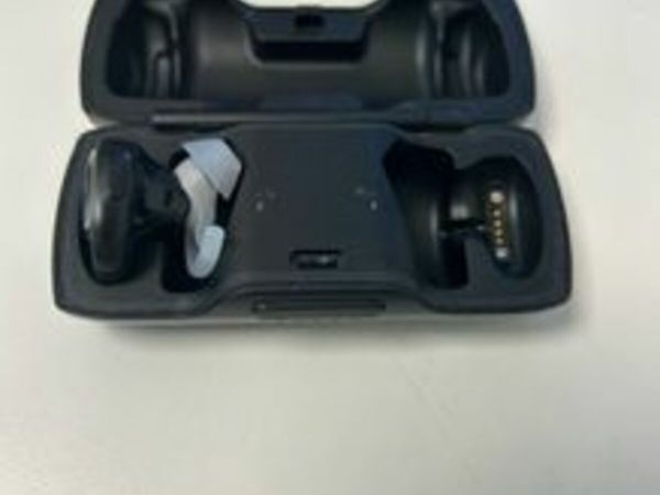 Charging case best sale bose soundsport free