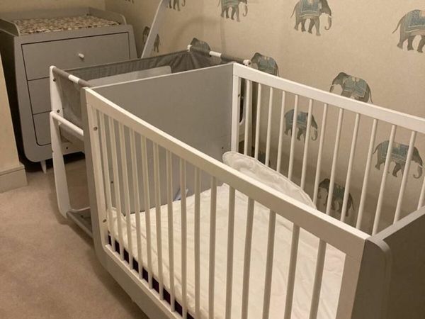 Cuggl noah cot and cheap changer