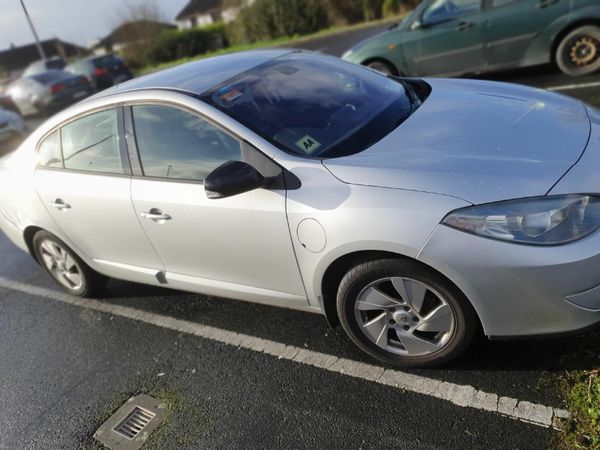 Renault Fluence Saloon, Electric, 2012, Silver
