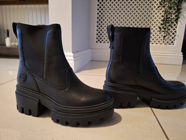 Chelsea boot best sale womens sale