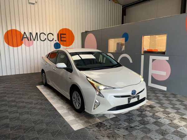 Toyota Prius Saloon, Hybrid, 2018, White