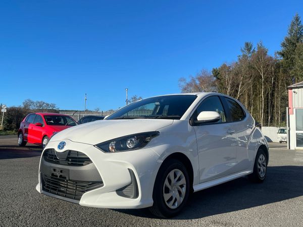 Toyota Yaris Hatchback, Petrol Hybrid, 2020, White