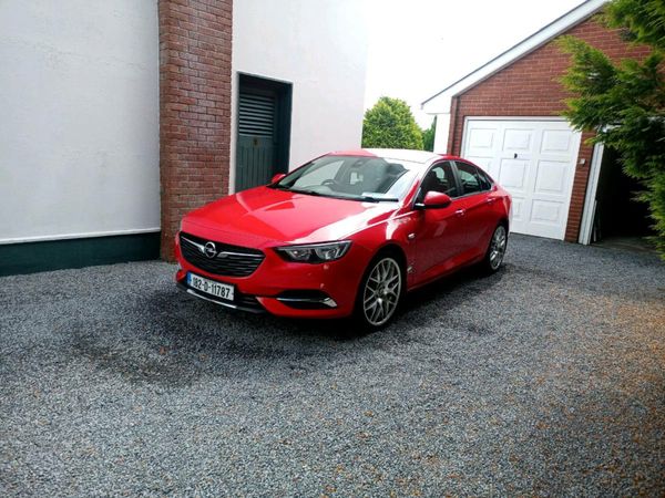 Opel Insignia Hatchback, Diesel, 2018, Red