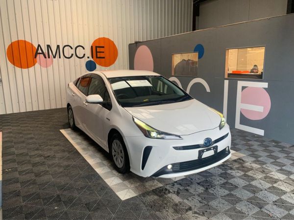 Toyota Prius Saloon, Hybrid, 2019, White