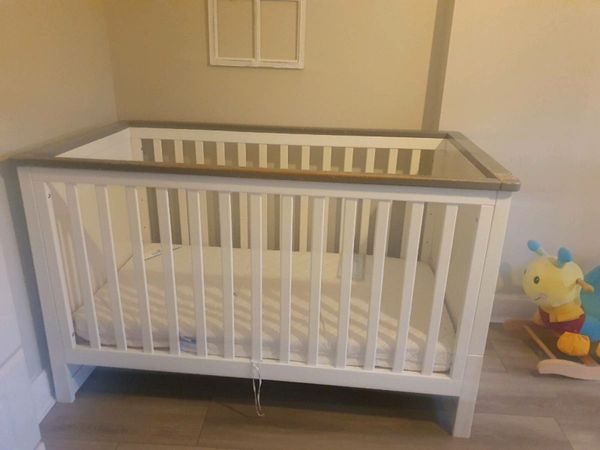 Babies r us tuscany cot outlet bed