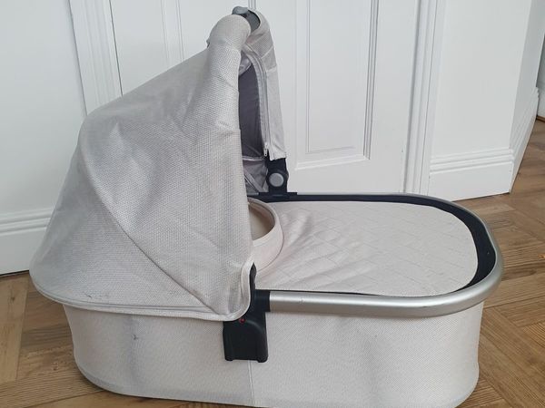 Uppababy bassinet outlet loic