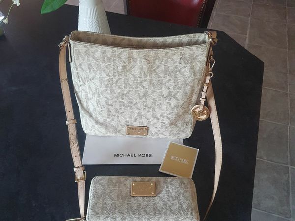 Done deal best sale michael kors bags