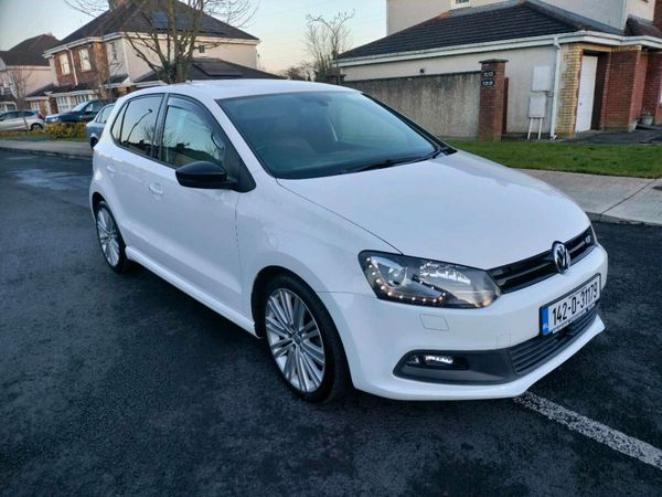 Volkswagen Polo Hatchback, Petrol, 2014, White