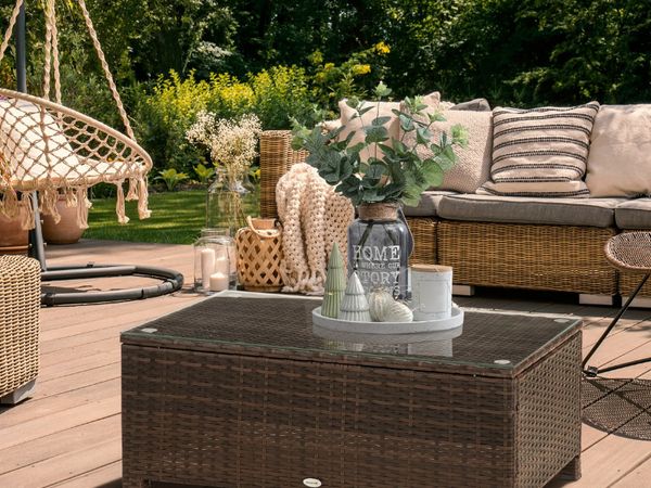 Round rattan deals outdoor coffee table