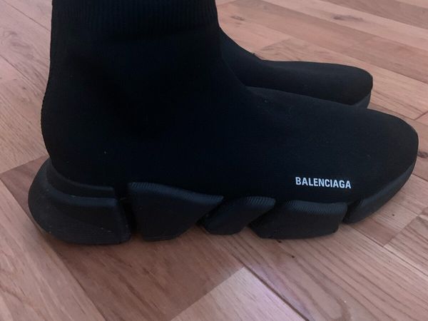 Balenciaga speed trainer hot sale triple black on feet