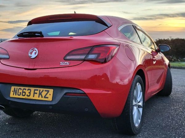 Vauxhall Astra Coupe, Diesel, 2014, Red