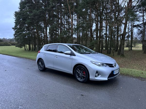 Toyota Auris Hatchback, Diesel, 2015, Silver