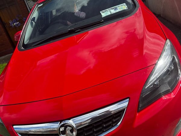 Vauxhall Astra Hatchback, Diesel, 2012, Red