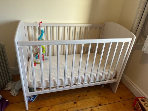 Baby elegance cot outlet argos