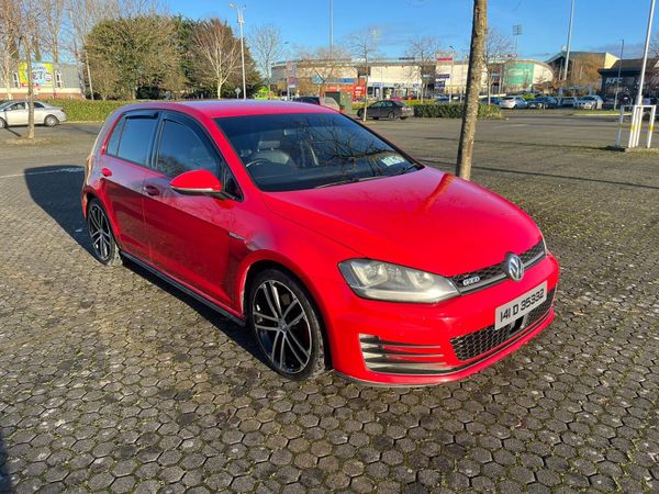 Volkswagen Golf Hatchback, Diesel, 2014, Red