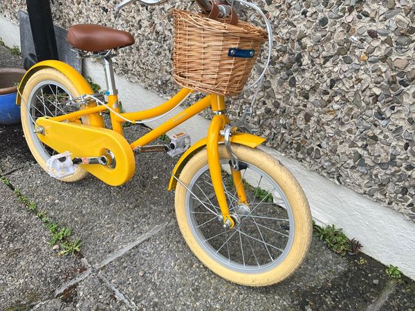 The store yellow bike