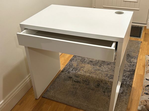 Ikea micke desk on sale white used