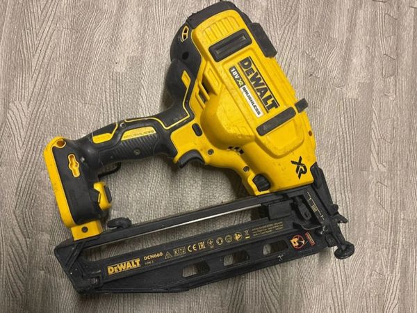 Dewalt 16g cordless online nailer