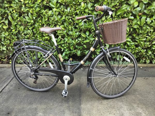 Second hand ladies on sale bikes with baskets