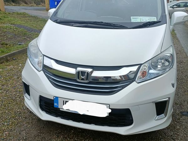 Honda Freed MPV, Petrol Hybrid, 2015, White