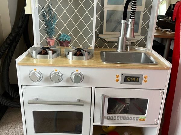 Done deal hot sale toy kitchen