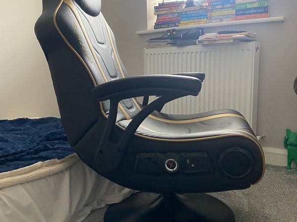 Dual rocker gaming discount chair