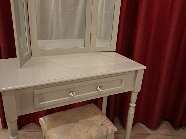 Second hand discount dressing table stool