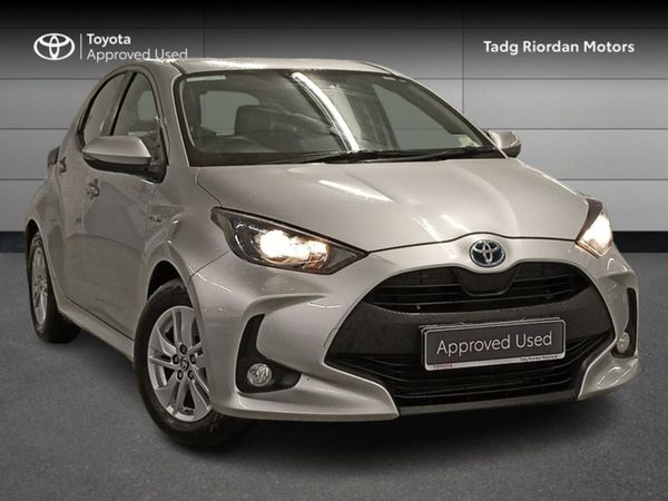 Toyota Yaris Hatchback, Hybrid, 2021, Silver