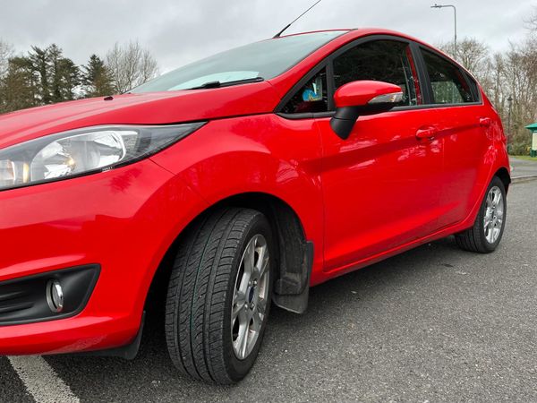 Ford Fiesta Hatchback, Petrol, 2014, Red