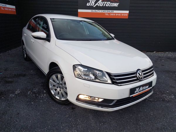 Volkswagen Passat Saloon, Petrol, 2012, White