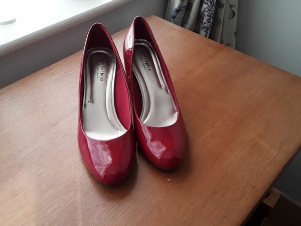 Comfort plus hot sale red heels