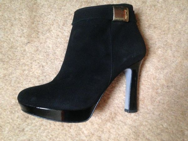 Carvela sparse clearance boots