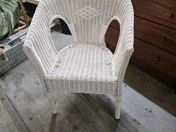 White wicker bedroom discount chair