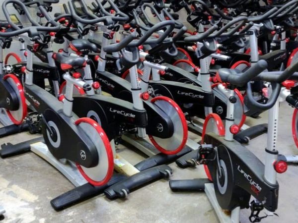 Bicicleta discount spin bike