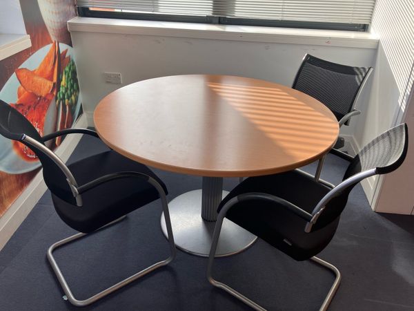 Round study table on sale with chairs