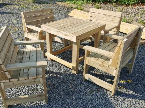 Done deal garden table and online chairs