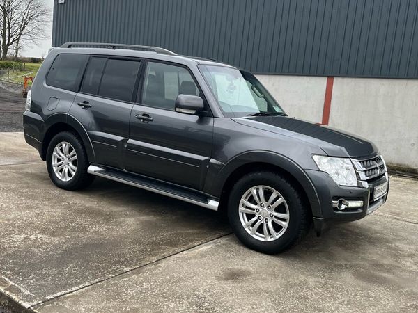 Mitsubishi pajero 7 shop seater for sale