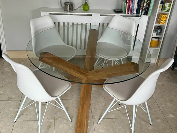 Round table deals and chairs gumtree