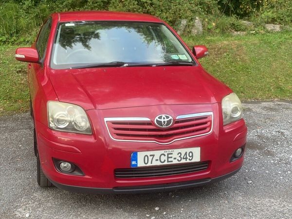 Toyota Avensis Saloon, Petrol, 2007, Red