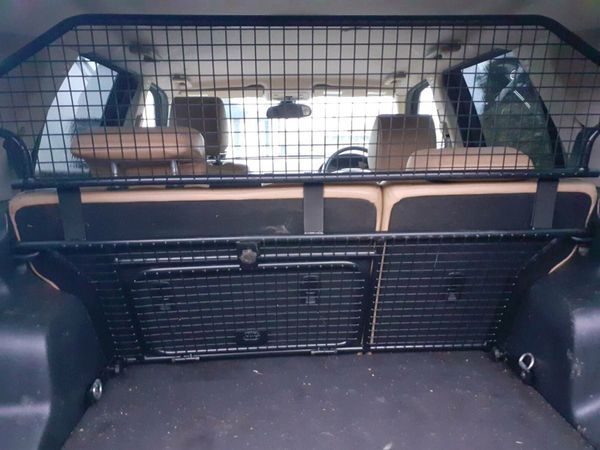 Freelander 2 dog clearance cage