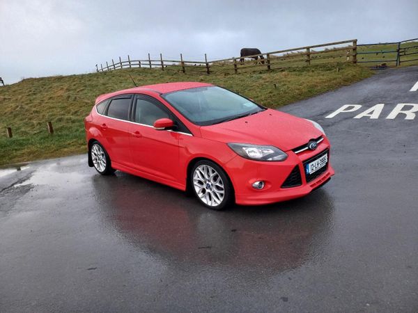 Ford Focus Hatchback, Diesel, 2012, Red