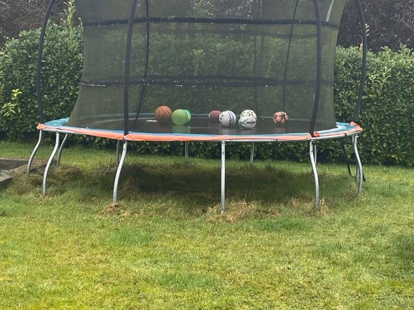 Smyths cheap trampoline 13ft