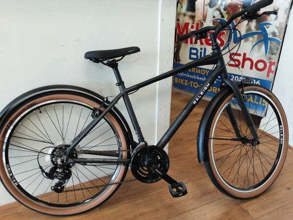 Raleigh strada 1 womens best sale hybrid bike