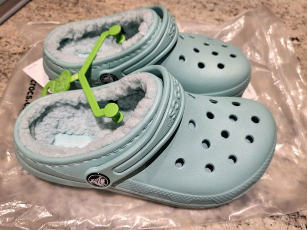 Ice blue fuzzy outlet crocs