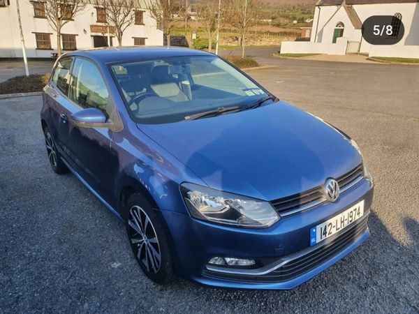 Volkswagen Polo Hatchback, Petrol, 2014, Blue