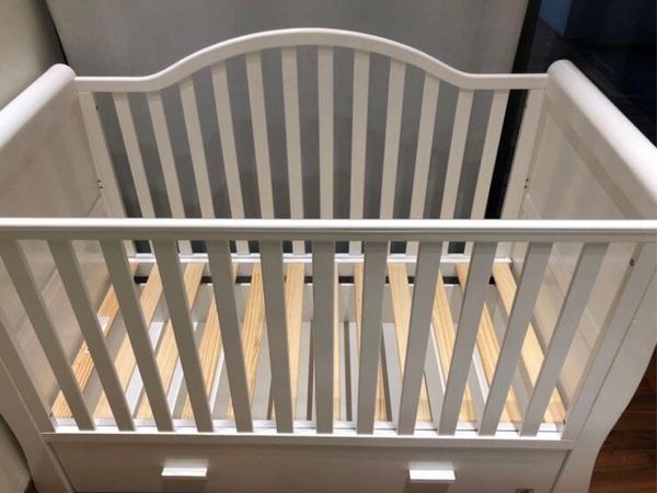 Br baby oslo sleigh cot outlet bed