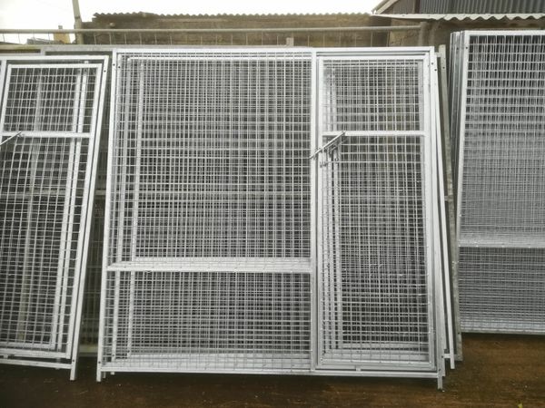 Mesh dog clearance kennel