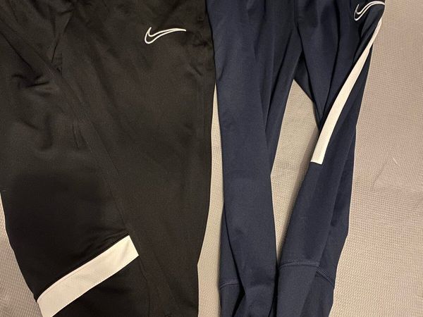 Nike tracksuit cheap with white stripe